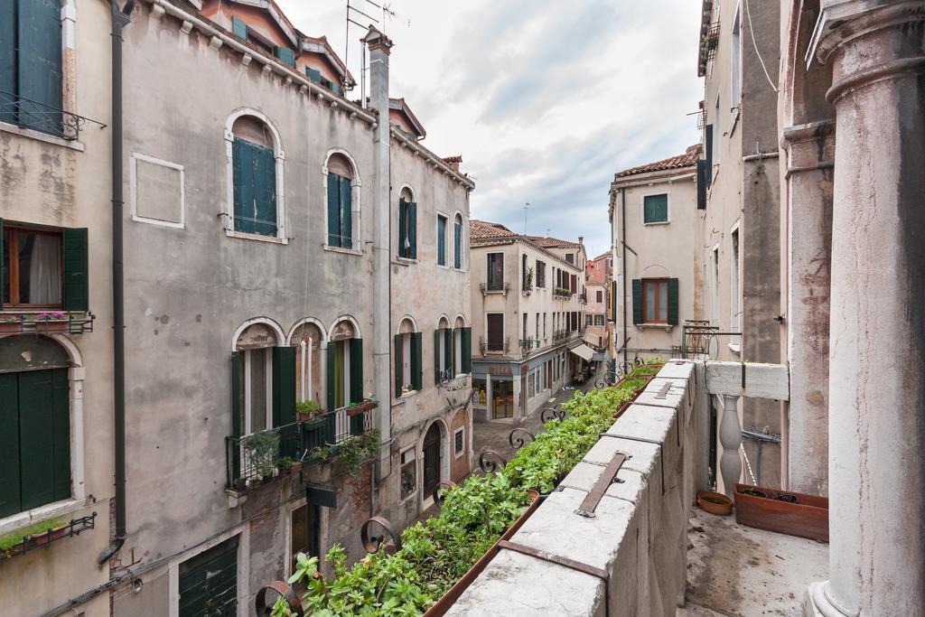 Appartamento Dei Frari Venedik Oda fotoğraf