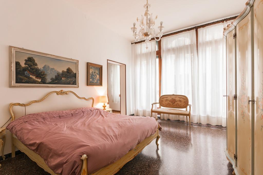 Appartamento Dei Frari Venedik Oda fotoğraf